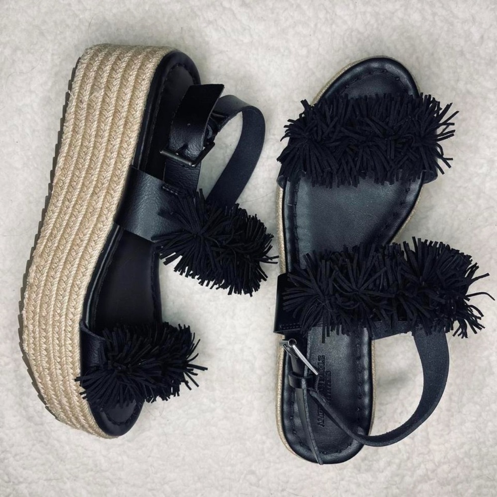 American Eagle Outfitters Black Fringe Pom Pom Platform Sandals size 8